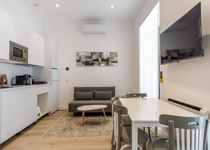 2 Bedrooms 2 Bathrooms- Modern And Bright- Center
