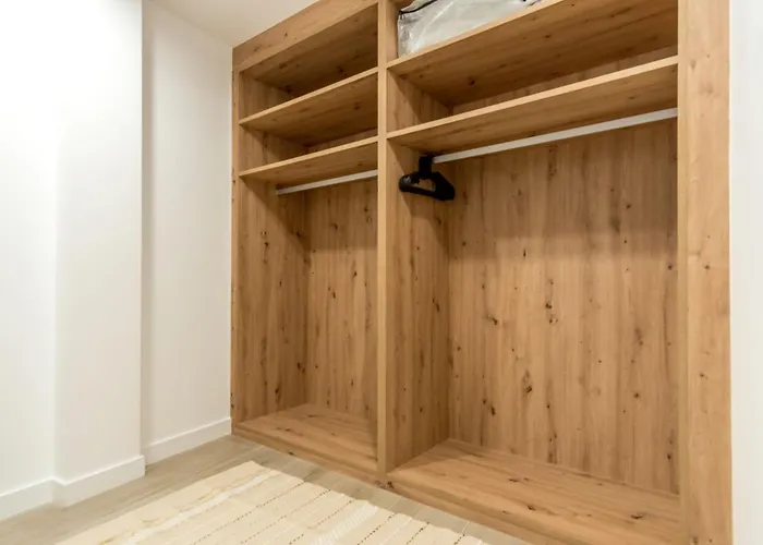 2 Bedrooms 2 Bathrooms- Modern And Bright- Center